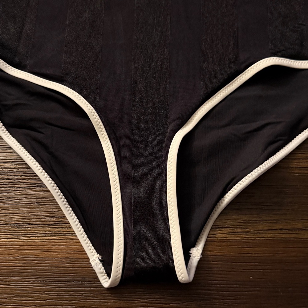 American Eagle Aerie High Waisted True Black Shine Bikini Bottom Large NWT - Picture 2 of 7
